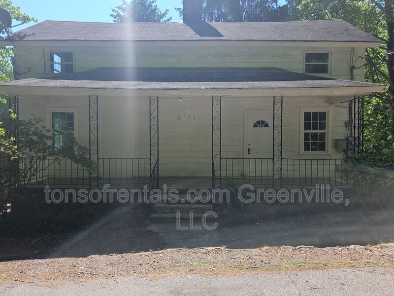 141 Glendale St. Spartanburg, SC 29307 Tons of Rentals