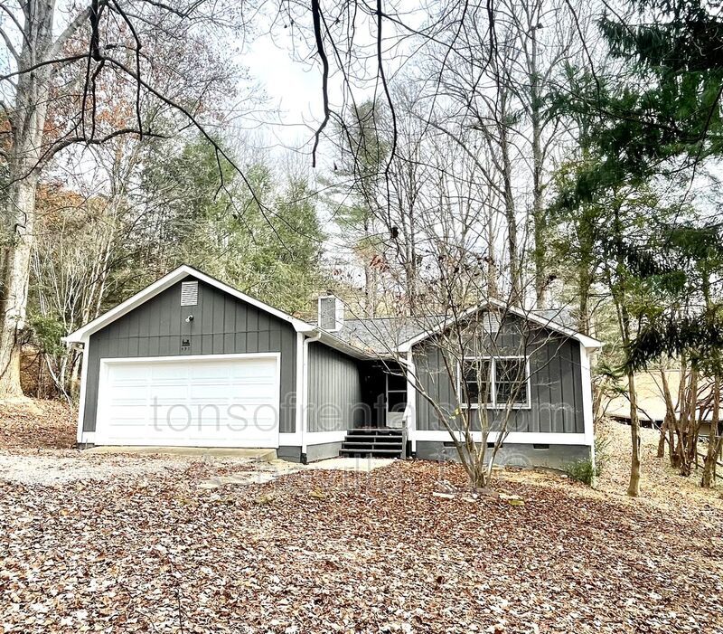 498 Ciccone Drive Hendersonville, NC 28791 Tons of Rentals