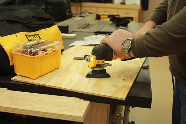 DEWALT DWE315K Corded Oscillating MultiTool Review on Tool Box Buzz