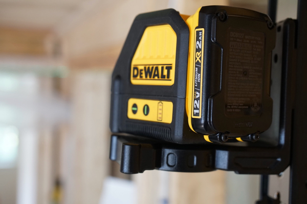 Cross Line Green Laser Comparison Dewalt vs. Bosch vs. Stabilia Tool Box Buzz Tool Box Buzz