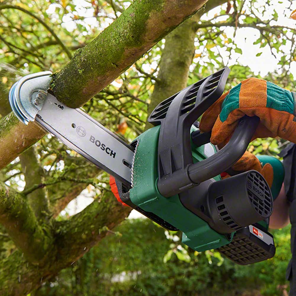 Bosch UniversalChain 18 Cordless Chainsaw Review