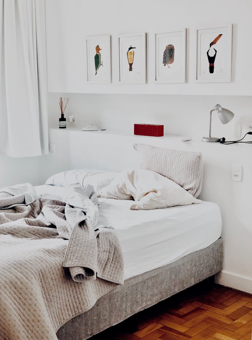 How to make your bedroom look cozy