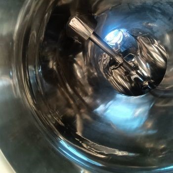 News - The Difference Between a double cone mixer and a V mixer