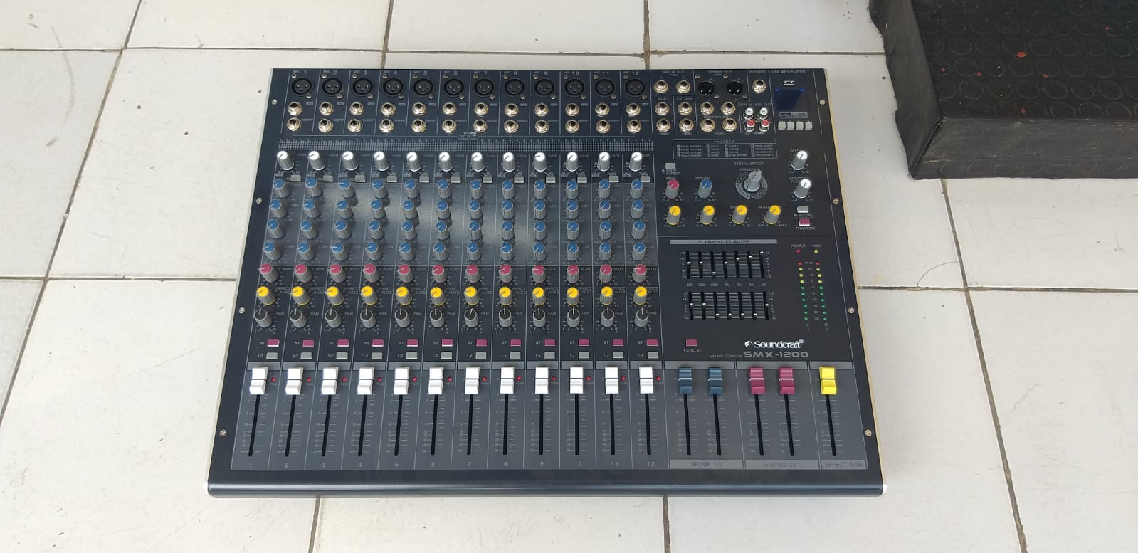Soundcraft SMX1200 12channel Professional Plain Mixer