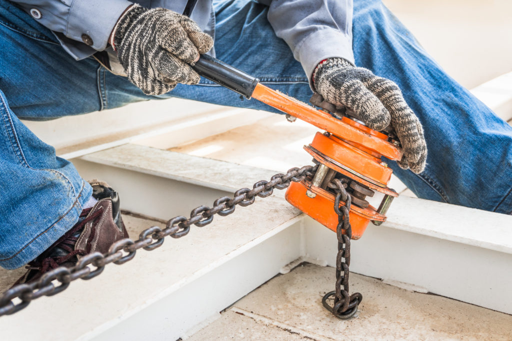 Tips for Avoiding Injury with a Lever Load Binder Toronto Trailers