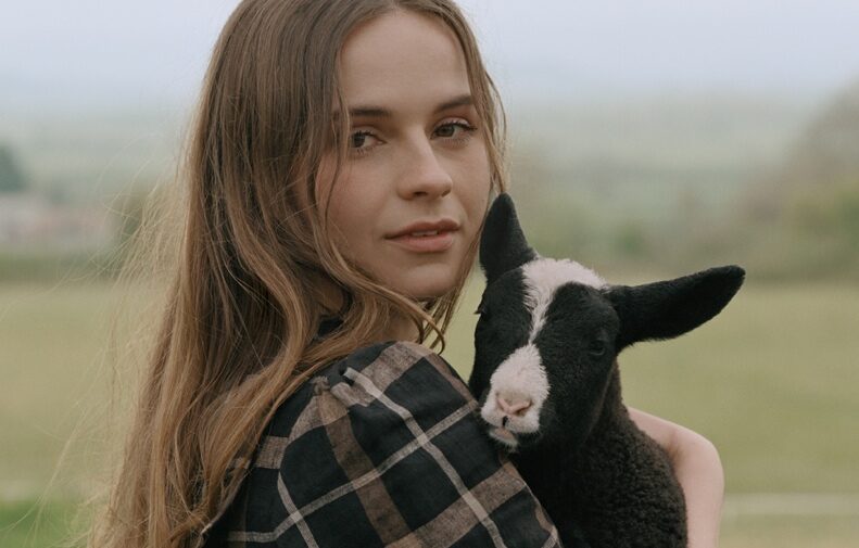 Gabrielle Aplin 'Never Be The Same' TotalNtertainment