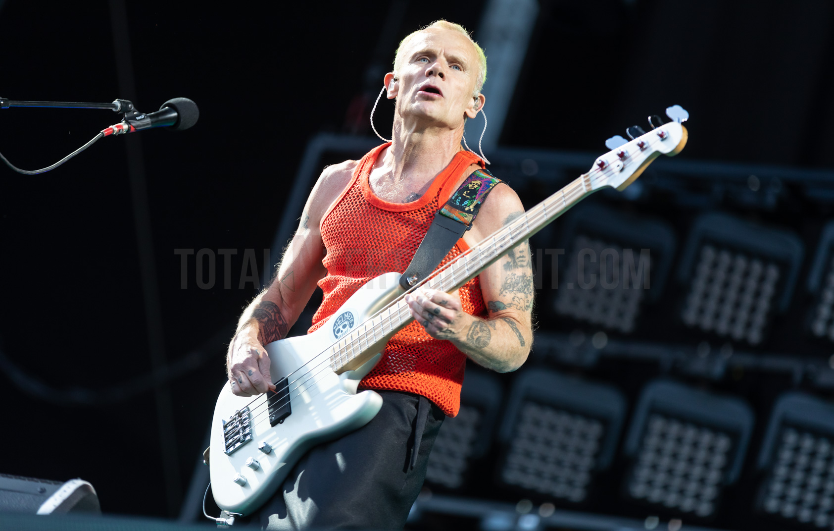Red Hot Chili Peppers, Old Trafford, Manchester TotalNtertainment