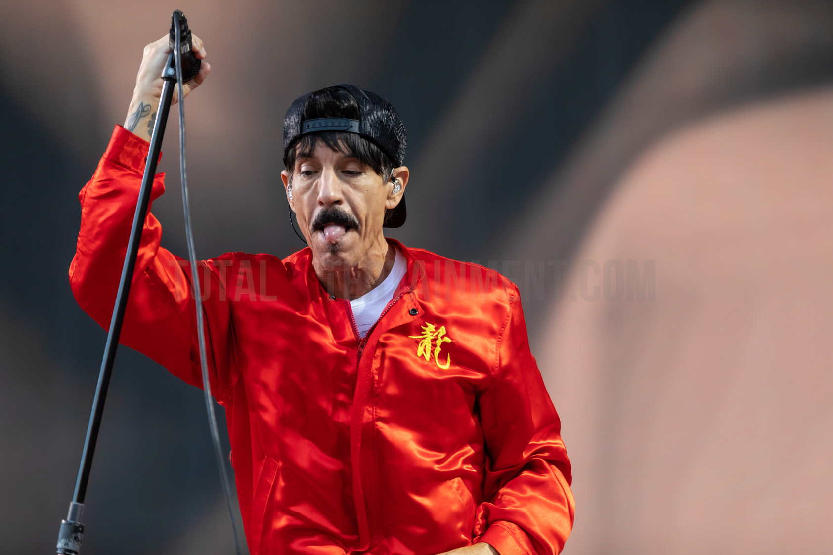 Red Hot Chili Peppers, Old Trafford, Manchester TotalNtertainment