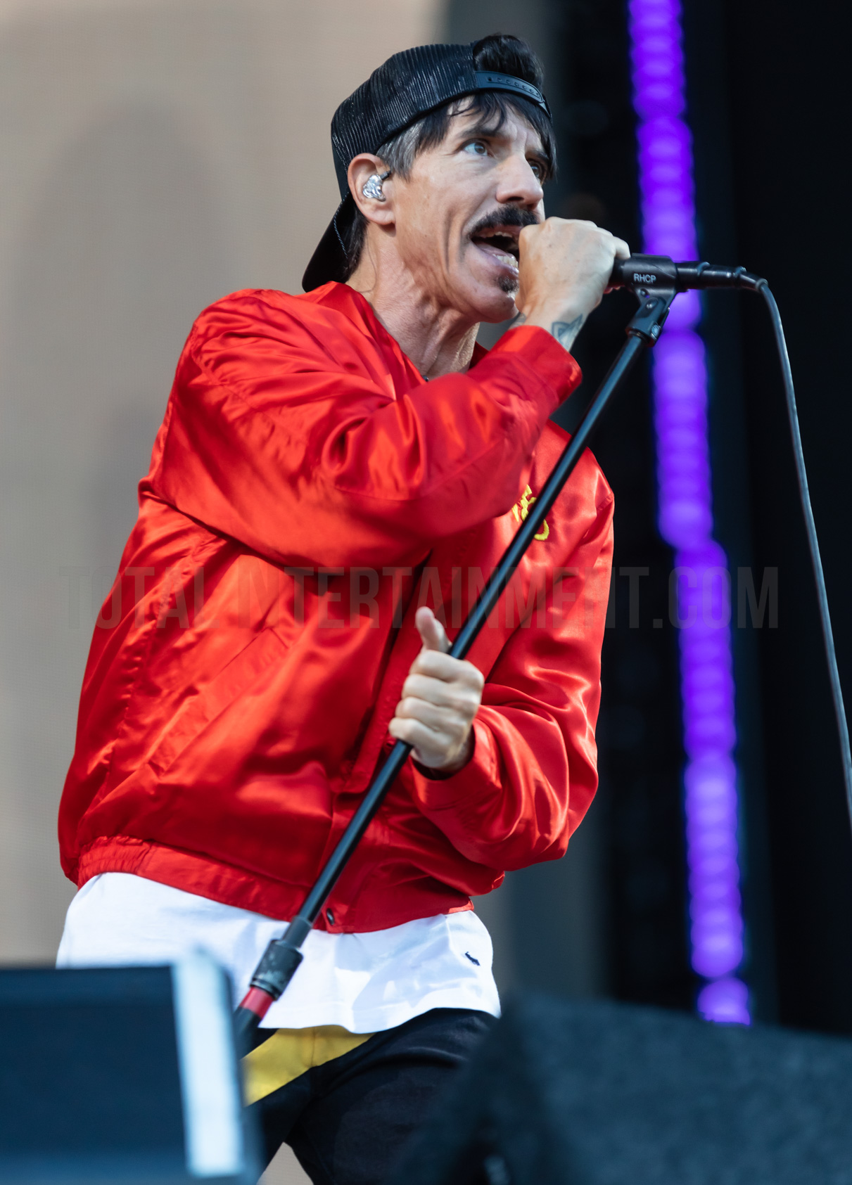 Red Hot Chili Peppers, Old Trafford, Manchester TotalNtertainment