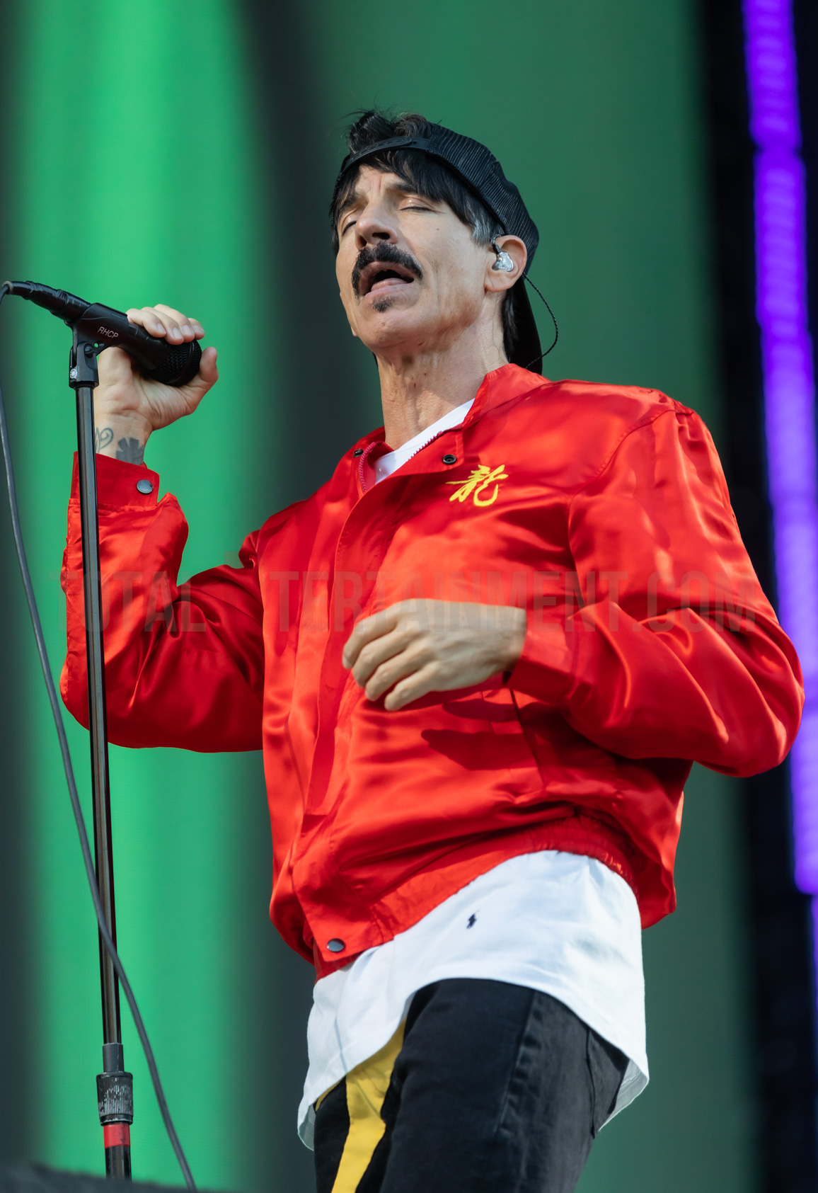 Red Hot Chili Peppers, Old Trafford, Manchester TotalNtertainment