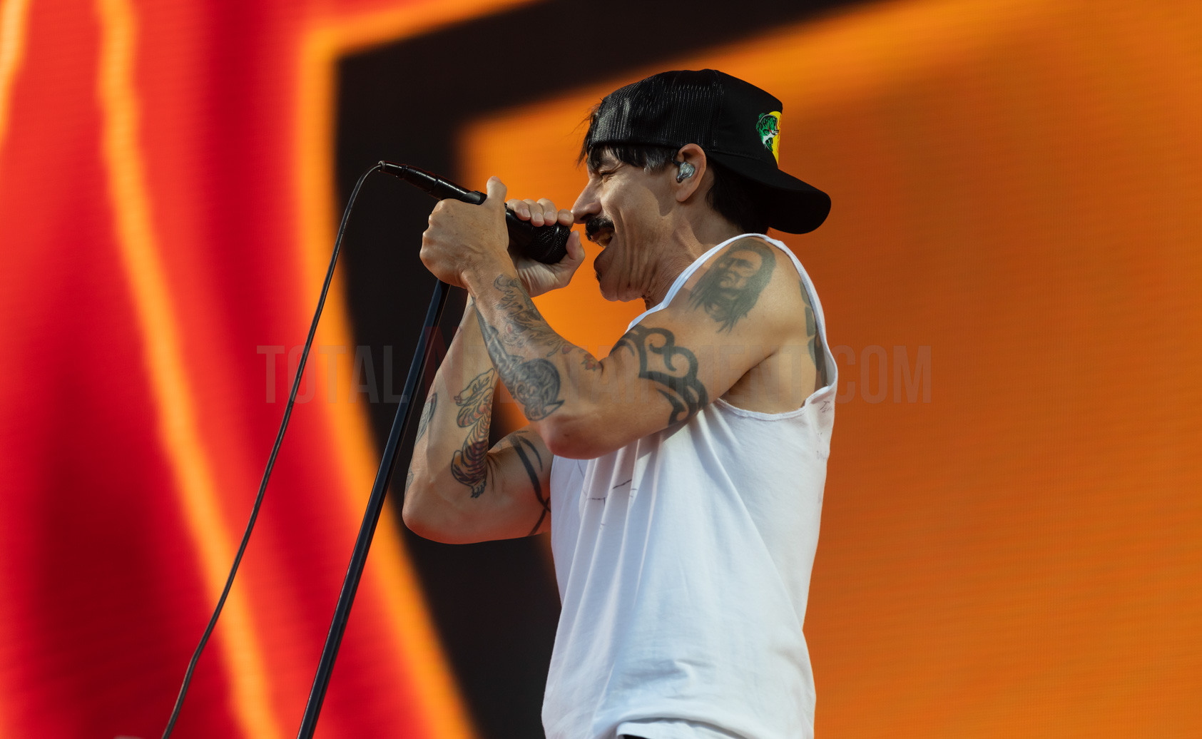 Red Hot Chili Peppers, Old Trafford, Manchester TotalNtertainment