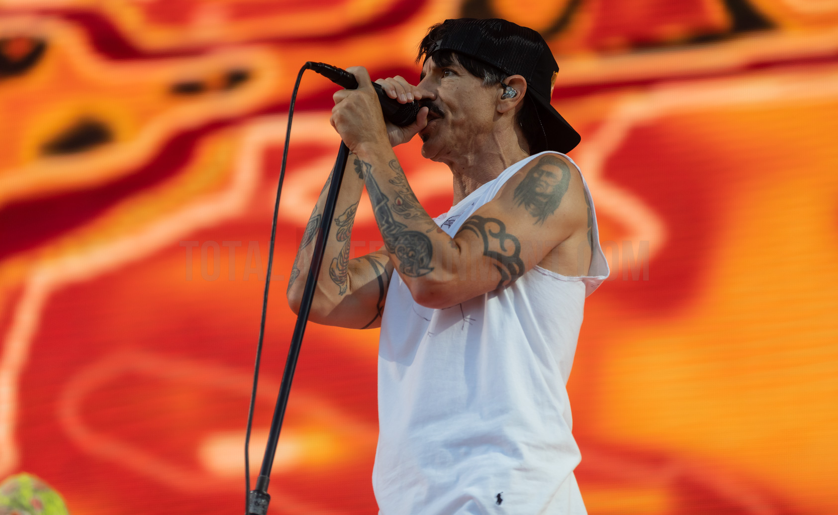 Red Hot Chili Peppers, Old Trafford, Manchester TotalNtertainment