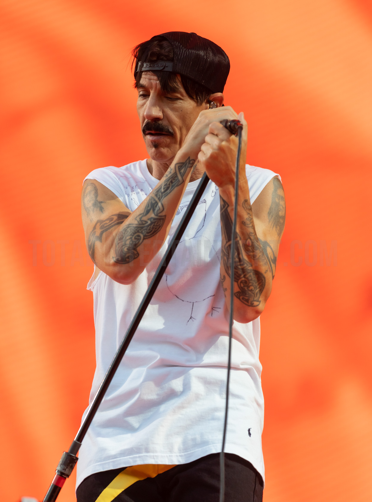 Red Hot Chili Peppers, Old Trafford, Manchester TotalNtertainment