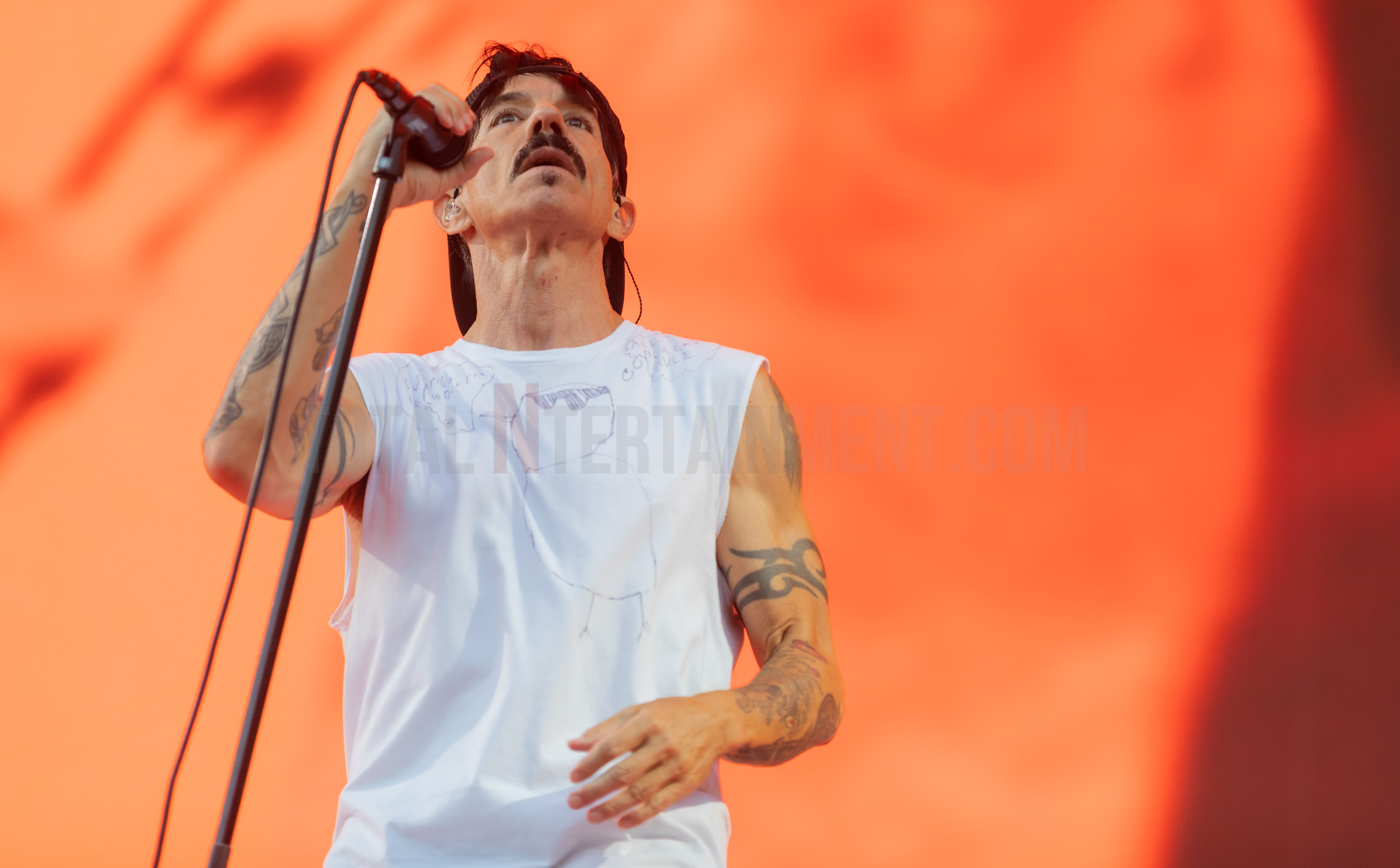 Red Hot Chili Peppers, Old Trafford, Manchester TotalNtertainment