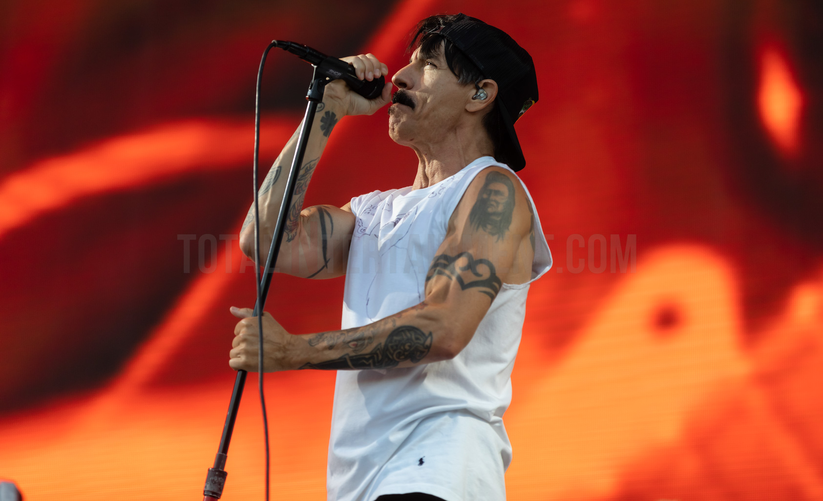 Red Hot Chili Peppers, Old Trafford, Manchester TotalNtertainment