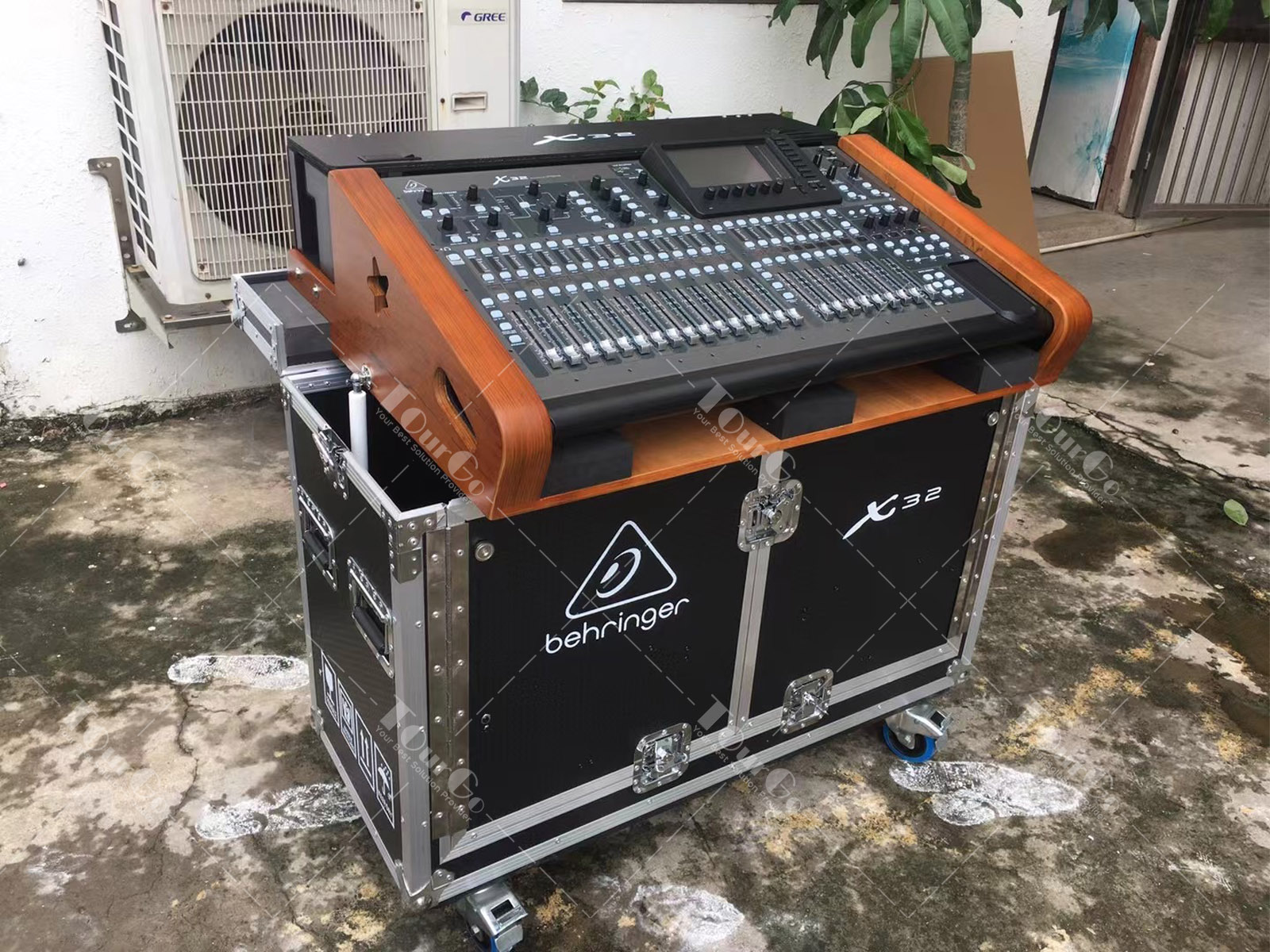 Flip flight case for Behringer X32 full size with dockhause 12cm depth TourGo Event Solution