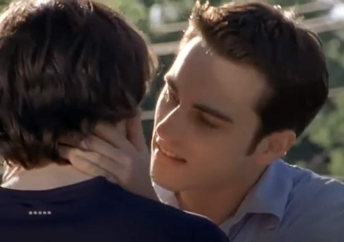 Sizzling ! 20 Years Ago, This Gay Kiss Made TV History WATCH