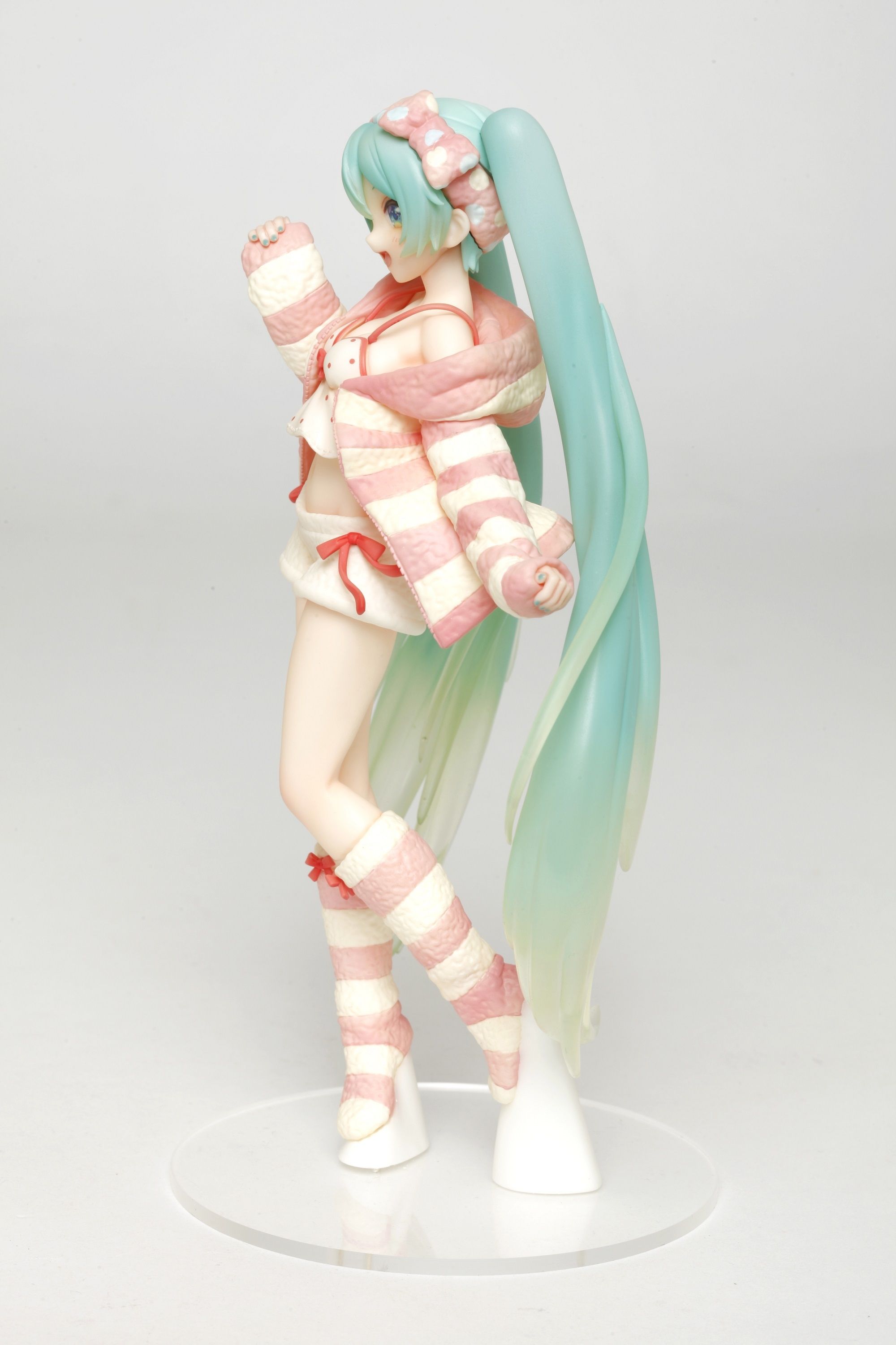Hatsune Miku (Roomwear Ver.) www.toysonfire.ca