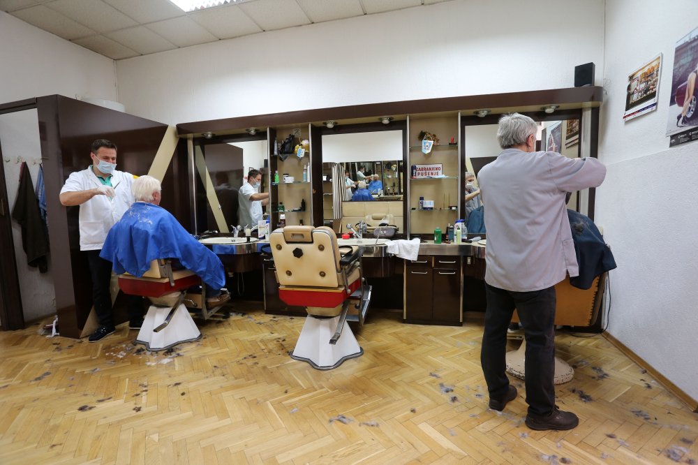 [FOTO] Pogledajte kako izgleda prvi radni dan frizera u Rijeci, Zagrebu