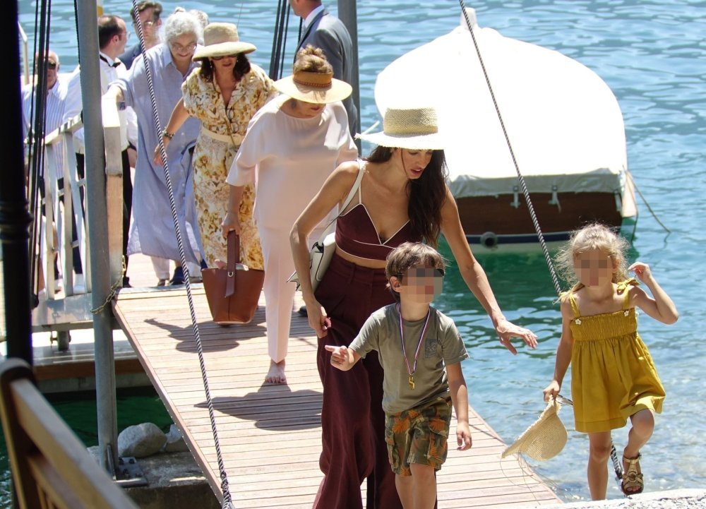 [FOTO] Amal Clooney morala je dobro paziti da nestašni blizanci ne