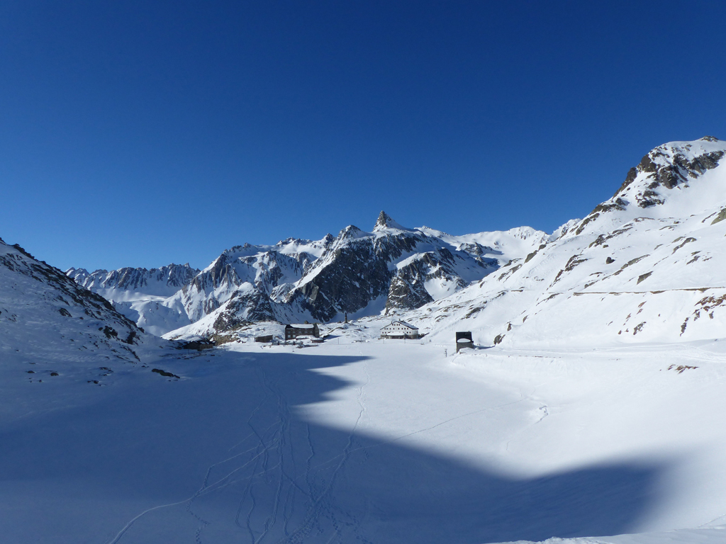 Weekend dans les Alpes suisses raquettes et ski dans le Valais