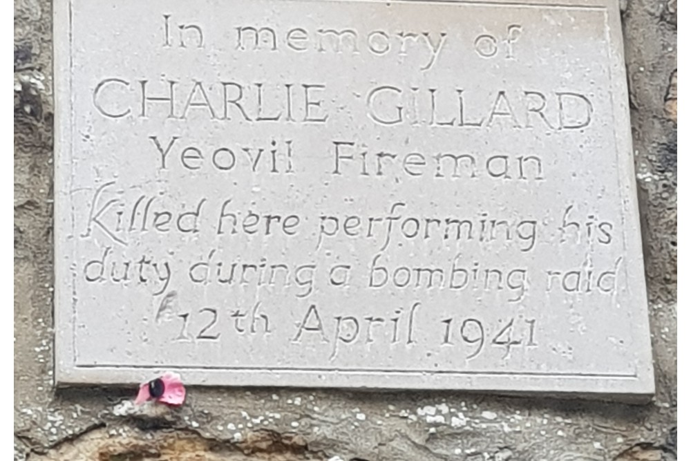 Gedenkteken Charlie Gillard Yeovil TracesOfWar.nl