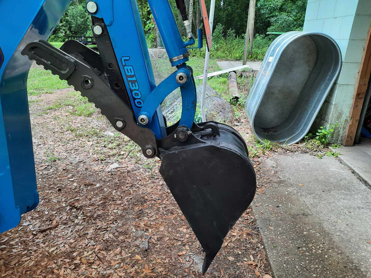 Added Hooks to my LS Grapple & Backhoe Bucket