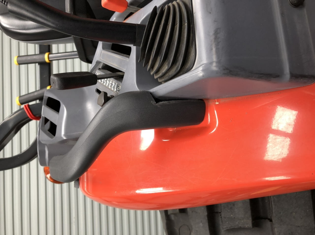 Kubota right fender grab handle GLxx60