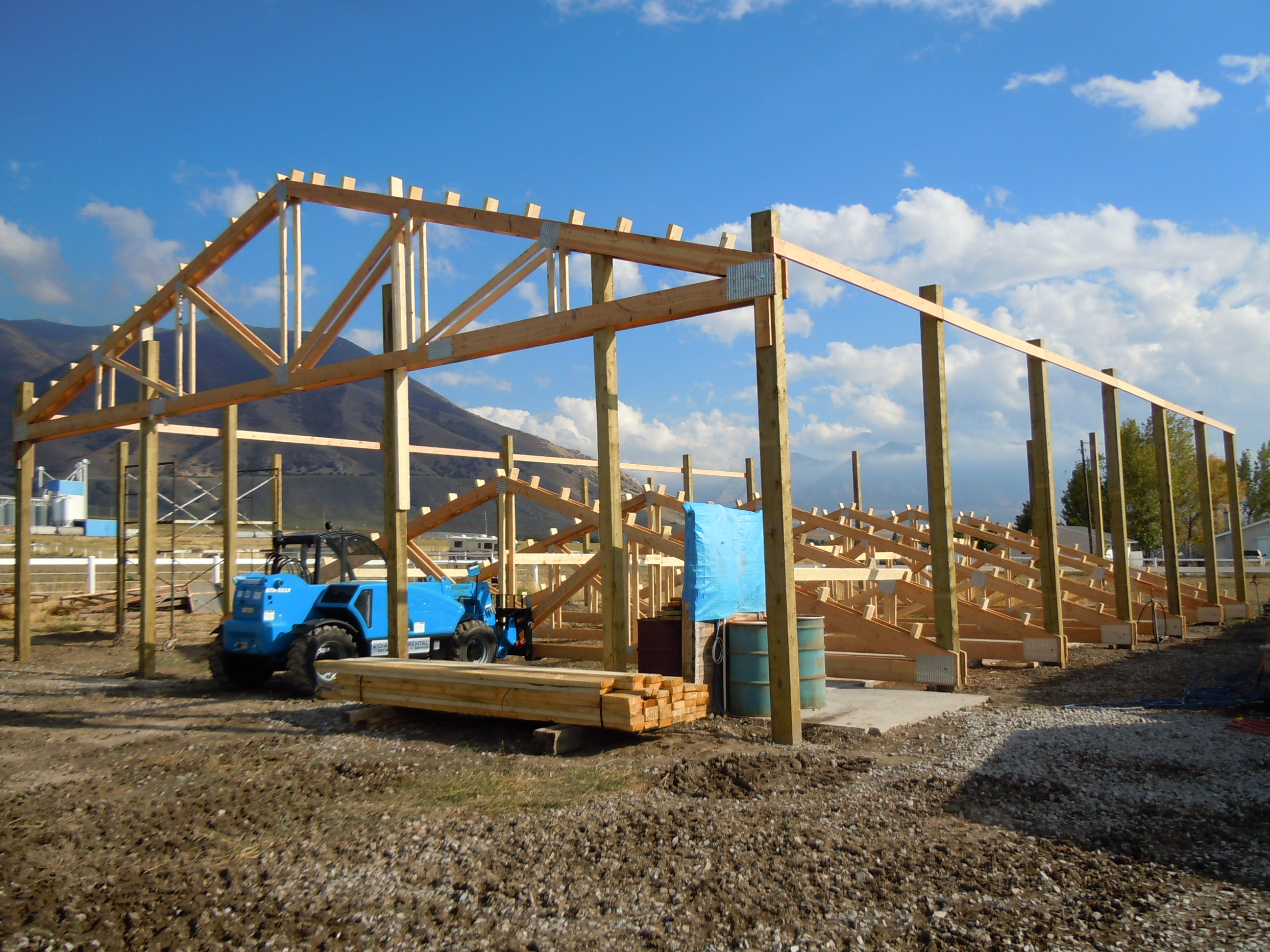 Support spacing for pole barn structure