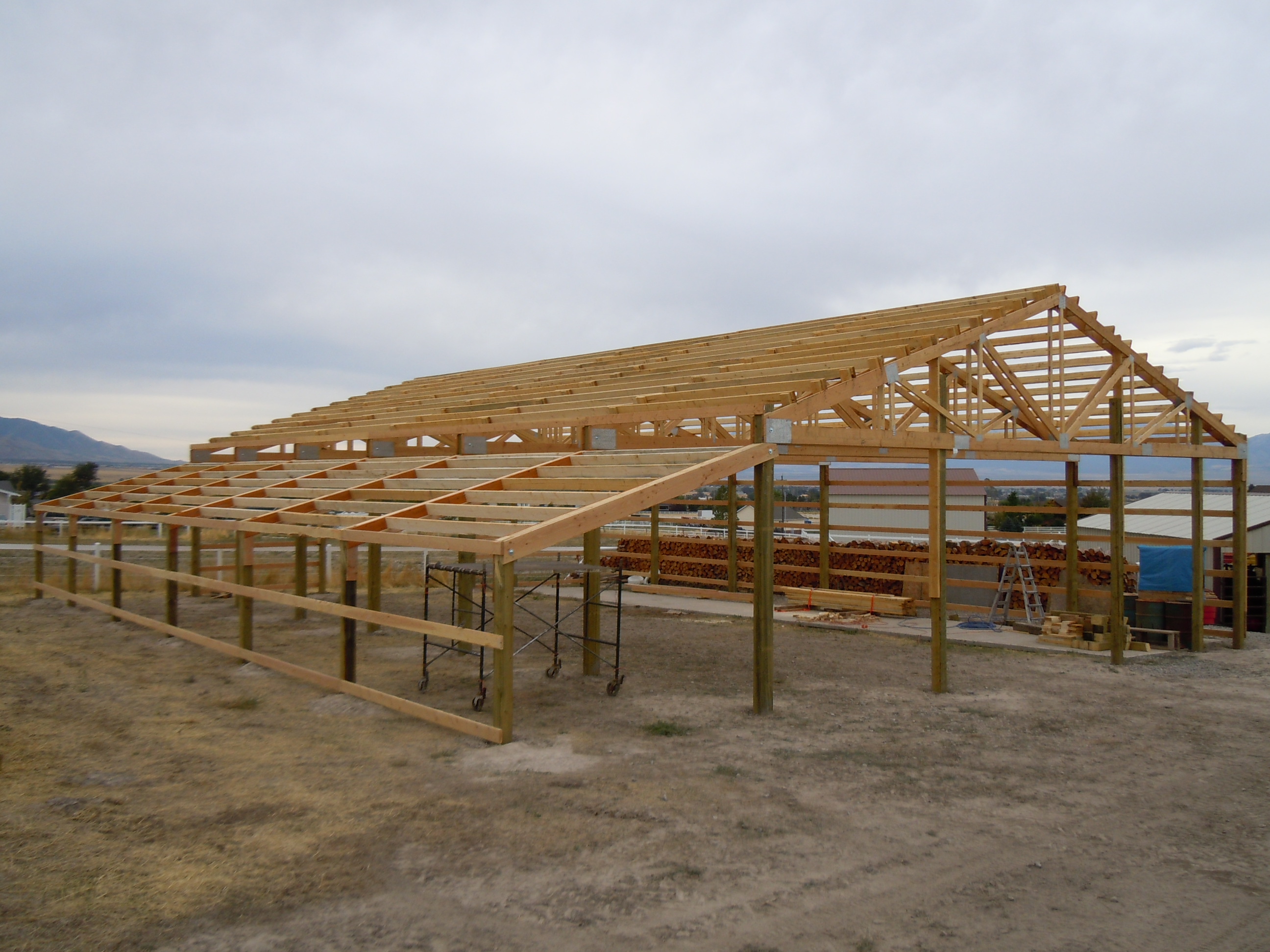 Support spacing for pole barn structure