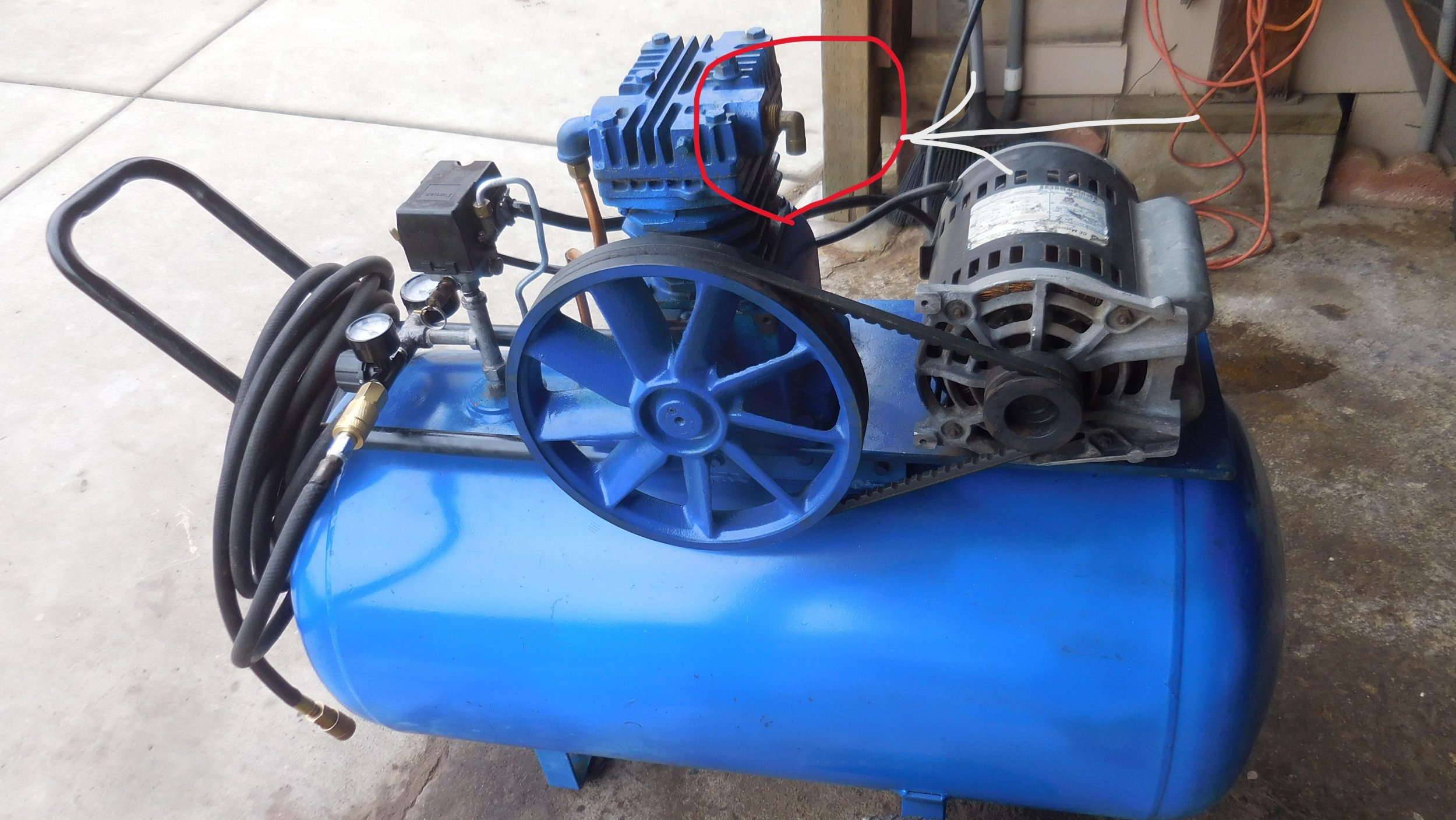Does anyone here know who made this air compressor?