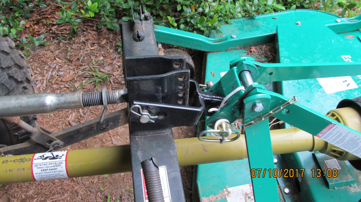 quick hitch on a rotary cutter