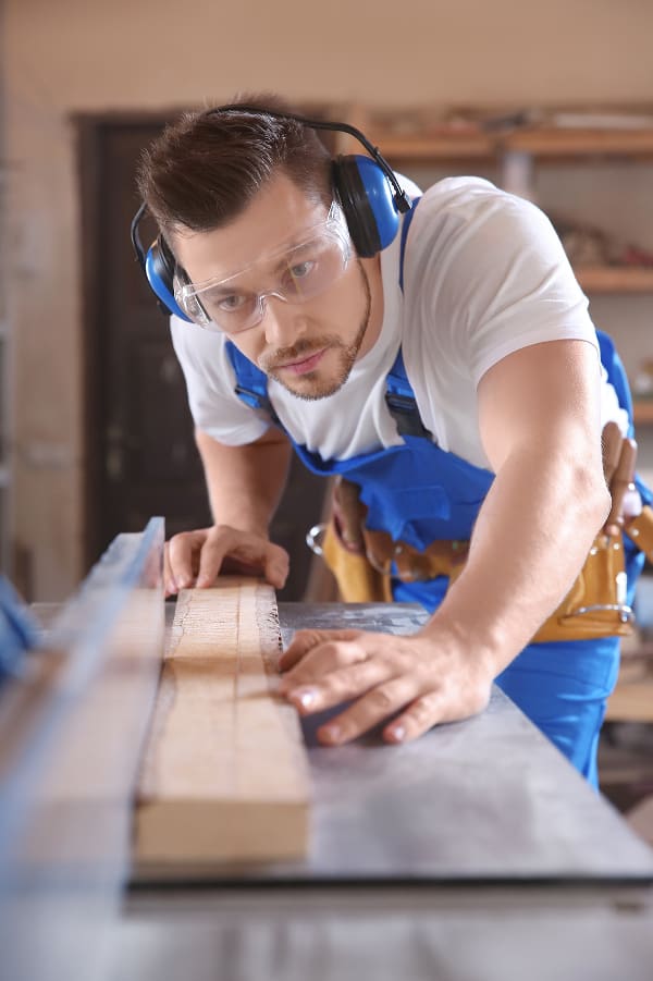 Find a Carpentry School & Learn How to a Carpenter