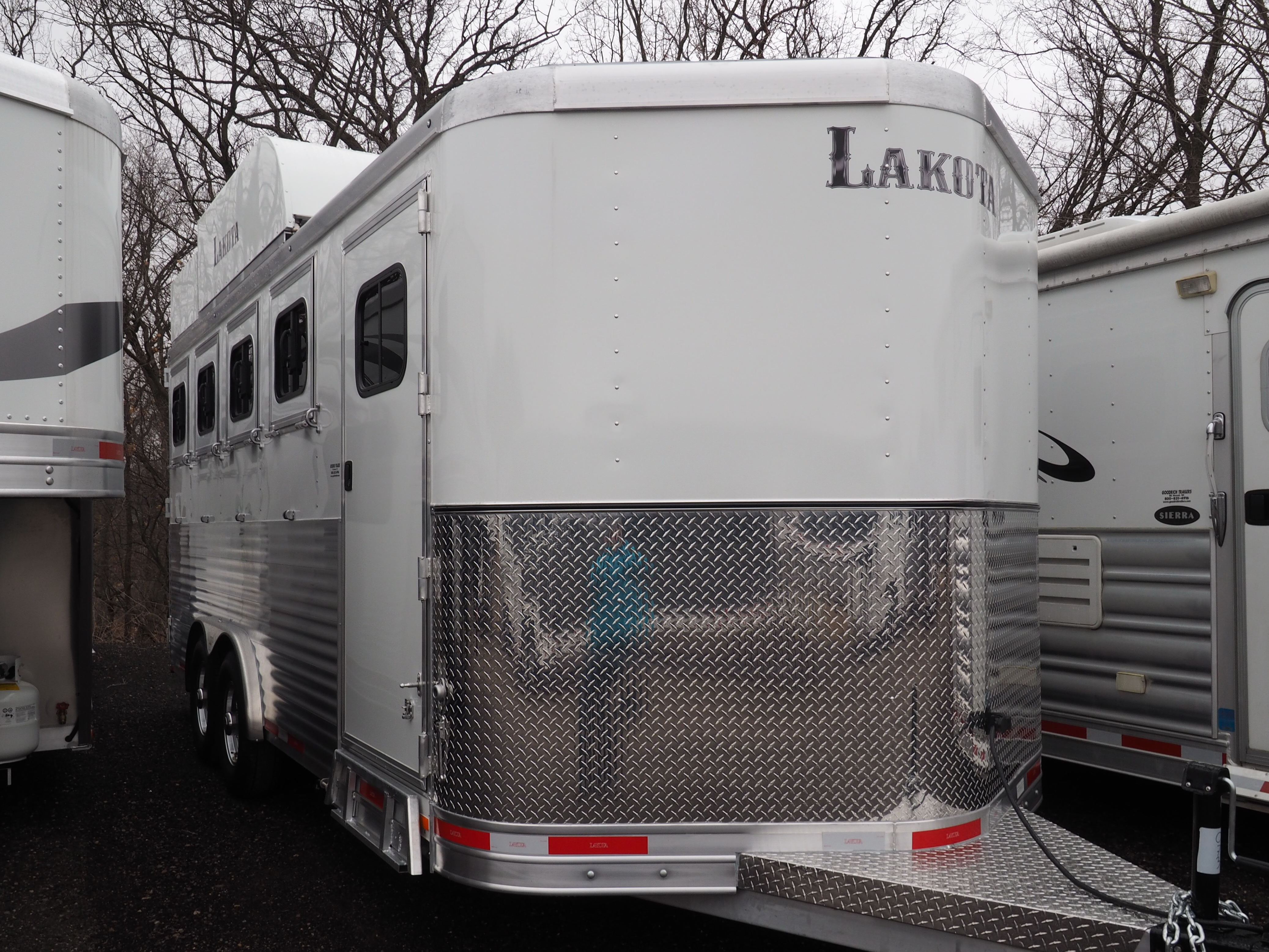 Buy & Sell New & Used Trailers Lakota Aluminum 4 Horse Bumper Pull at