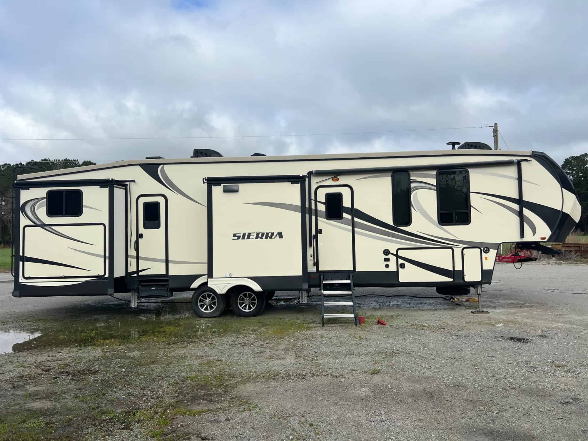 2018 41' Forest river Sierra 384qbok For Sale In Loris, South Carolina