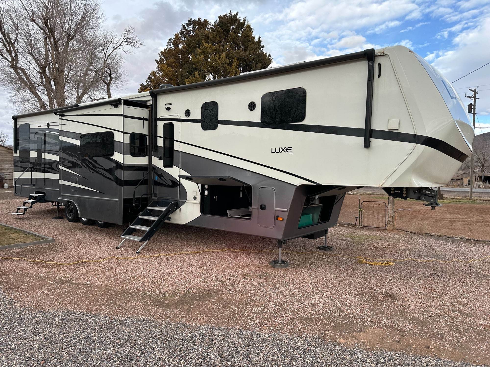 2021 48' Luxe 48FB For Sale In Sigurd, Utah Trailer Viewer