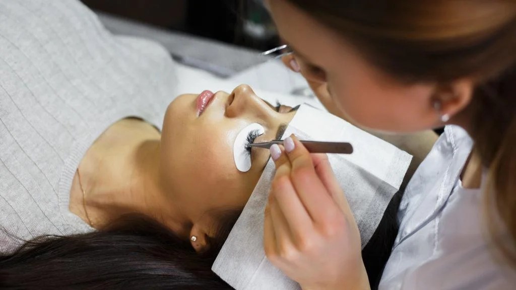 Eyelash Extension Courses 2021 Online Training Programs