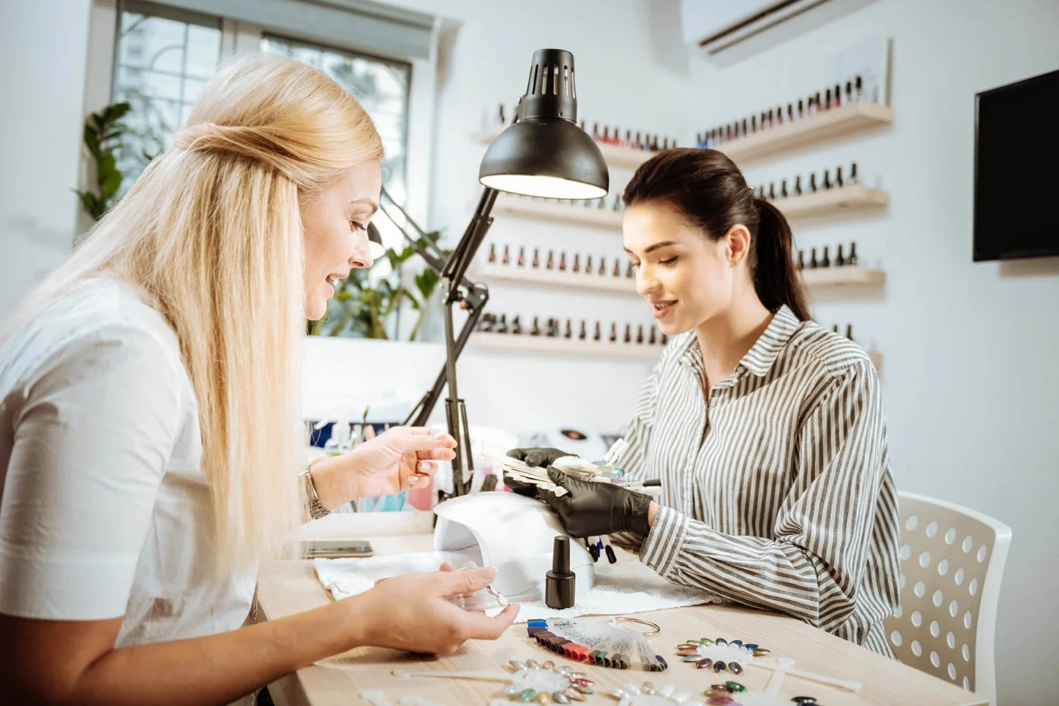 How to a Nail Technician a Creative Job with Flexible Hours