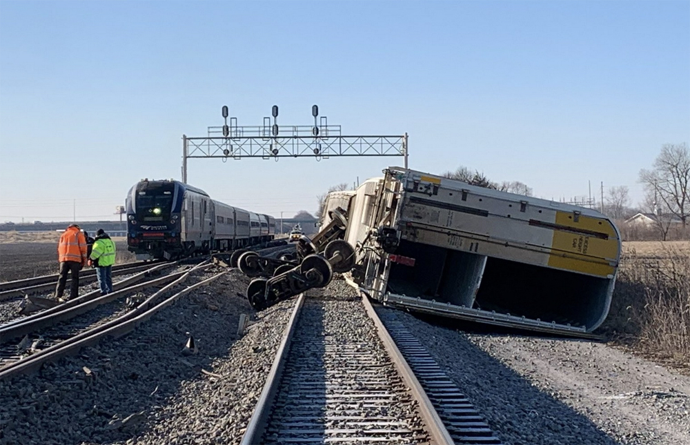 Illinois NS derailment also involves Amtrak train Trains
