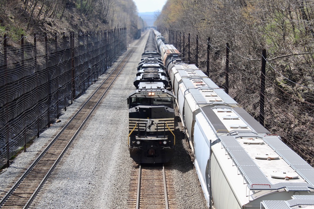 Shipper groups sound alarm over Norfolk Southern proxy fight Trains(03)
