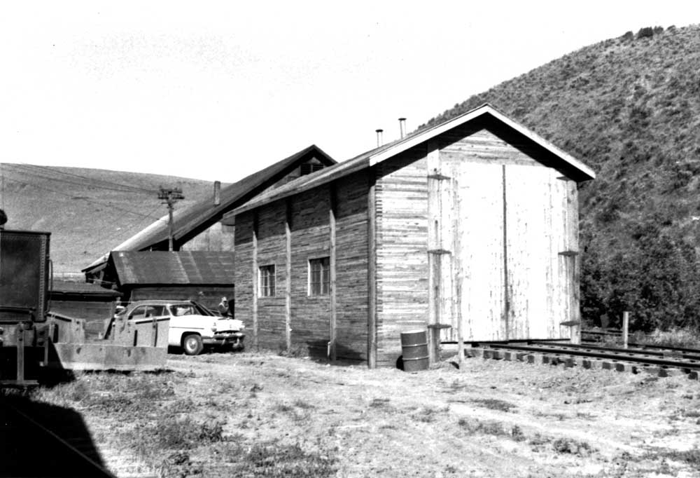The small depot building at Telocaset on 7 June 1959.Ivan Ergish photo