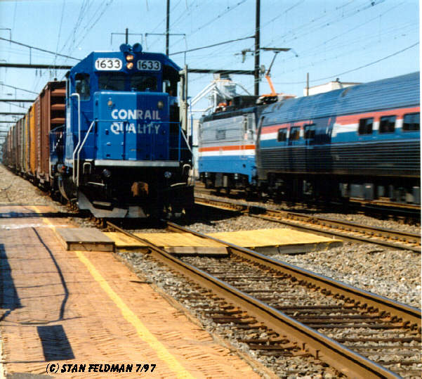 Click here to see Amtrak AEM7 925 running south near Tacony Station