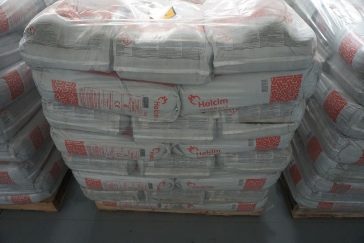Lot 11 1 palette de 64 sacs 25 kg Ciment Holcim Trans