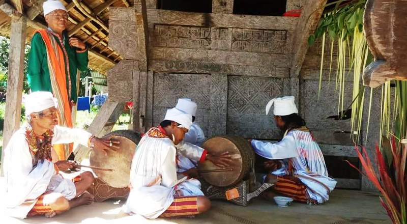 Di Atas Pisau Panas, Tarian Burake Dipertontonkan TRANSTIPO