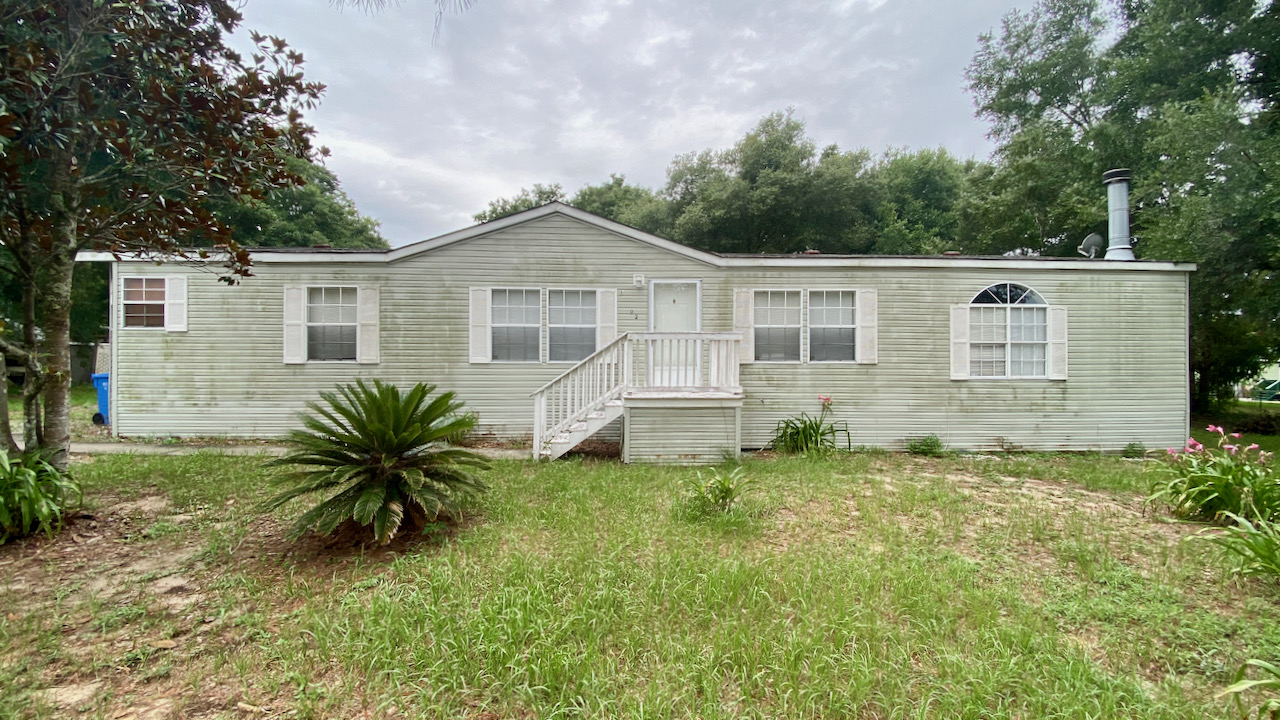 3BR/2BA Manufactured Home on .46± AC DG1270
