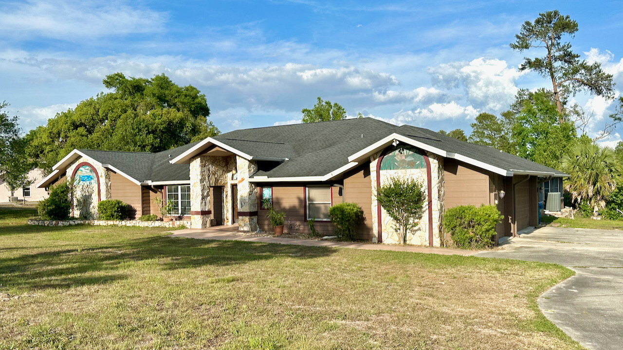 SOLD at auction Large 6BR/4BA Pool Home in River Country Estates