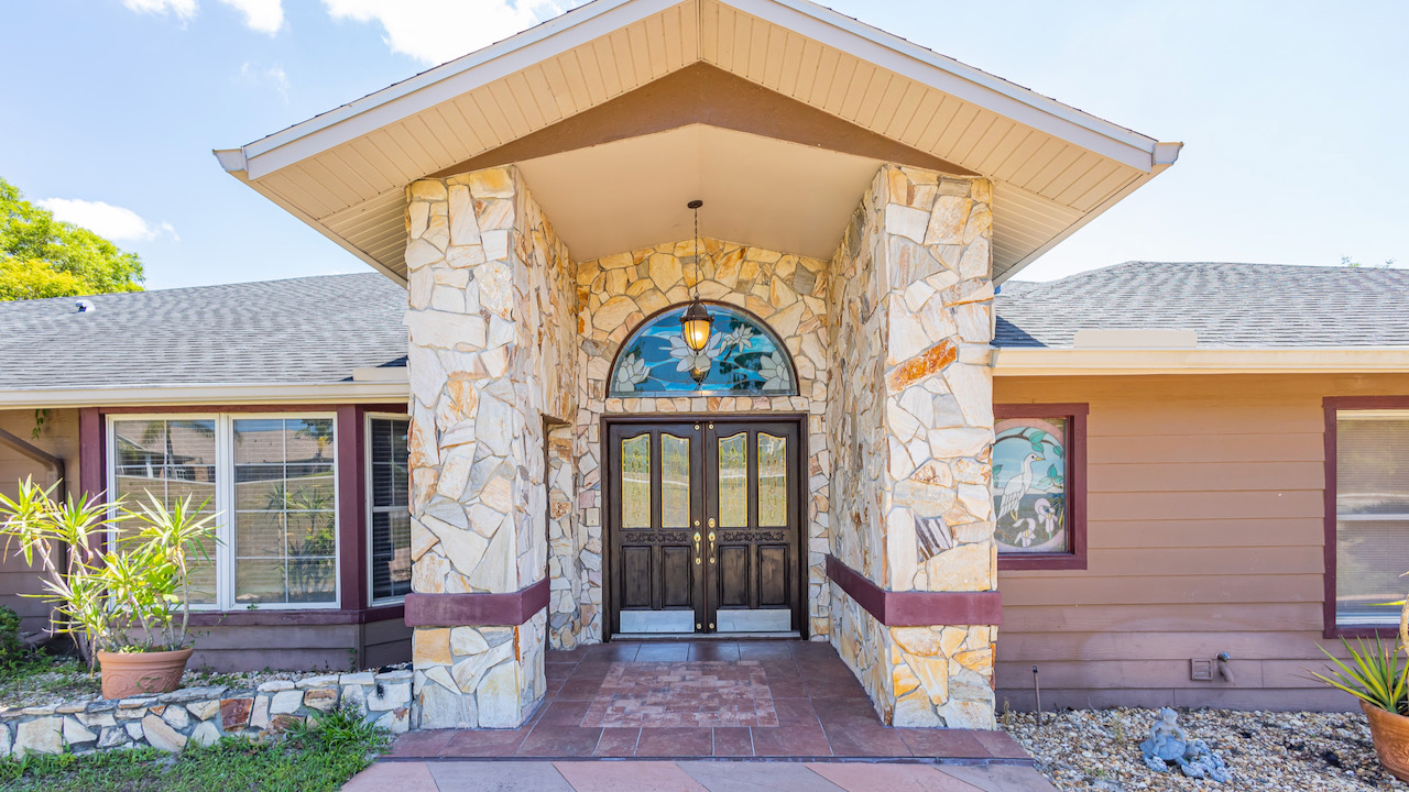 SOLD at auction Large 6BR/4BA Pool Home in River Country Estates