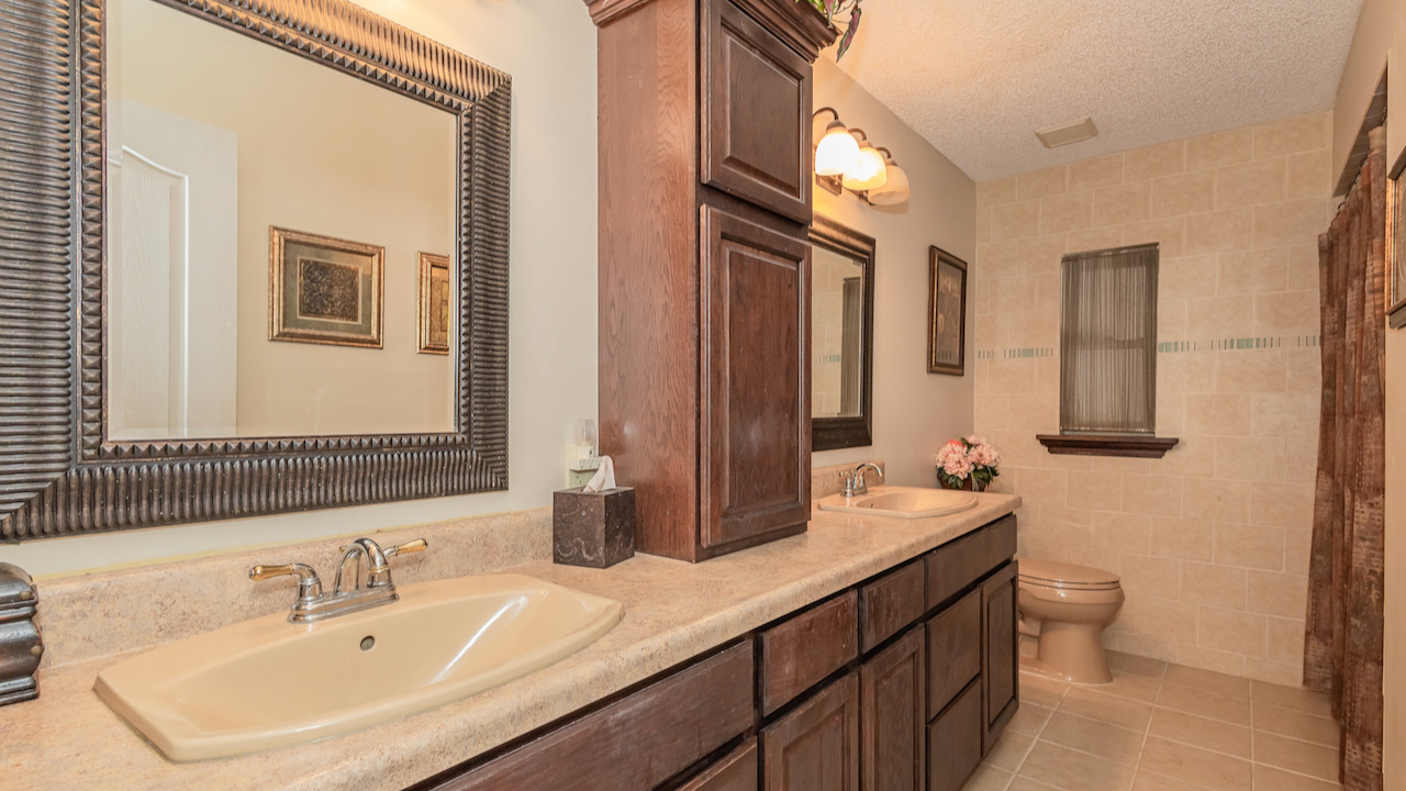 SOLD at auction Large 6BR/4BA Pool Home in River Country Estates