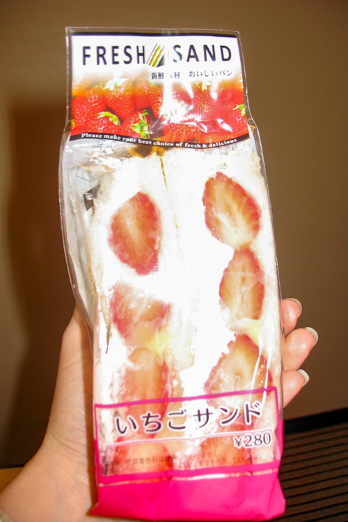 Strawberry Sando (Japanese Fruit Sandwich) » Travel Cook Repeat