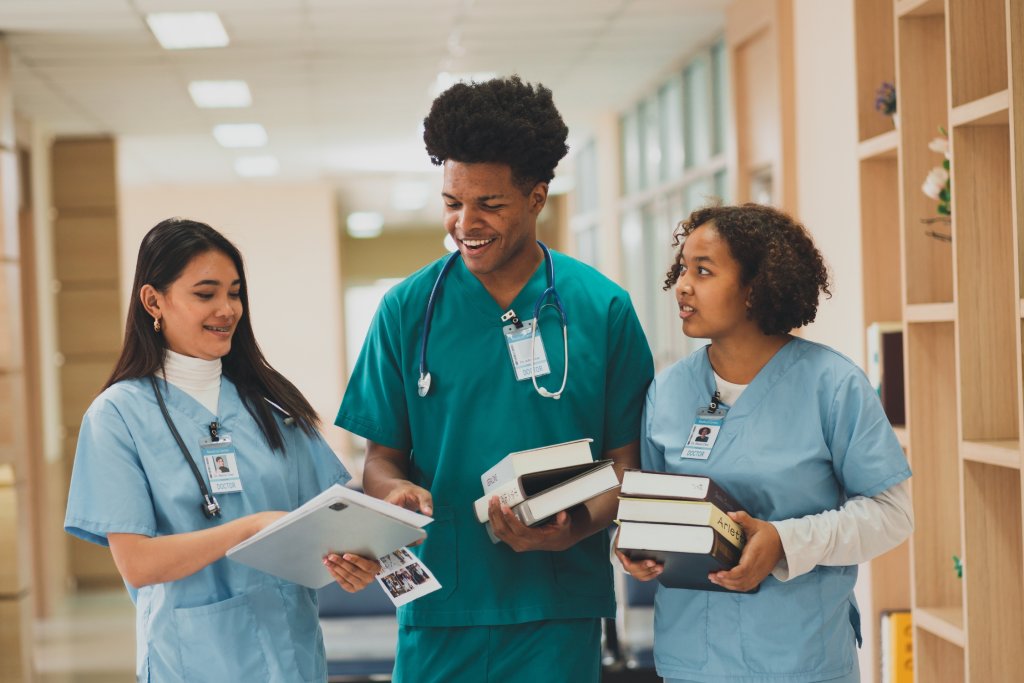 Taking Your CNA Career On The Road A Guide to a Traveling CNA
